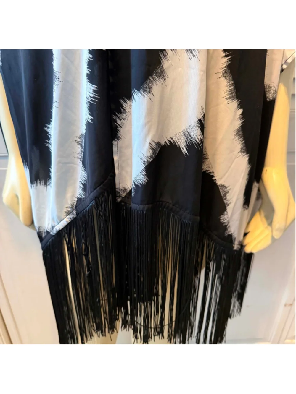 Mossimo Women’s Black & White Abstract Kimono Top Fringe Boho Cover Up